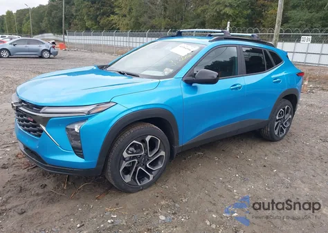 2025 Chevrolet Trax Fwd 2Rs z USA, uszkodzony, nr VIN KL77LJEP4SC186660